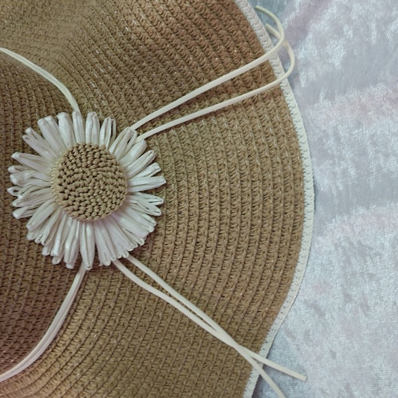 Floppy Hat With Flower Neutral 2-tone Boho Casual Country Vacation Minimalist - Picture 9 of 17